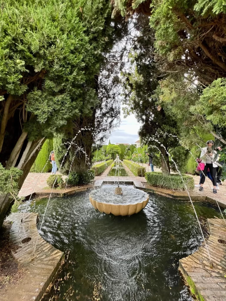Fountain in generalife in Alhambra