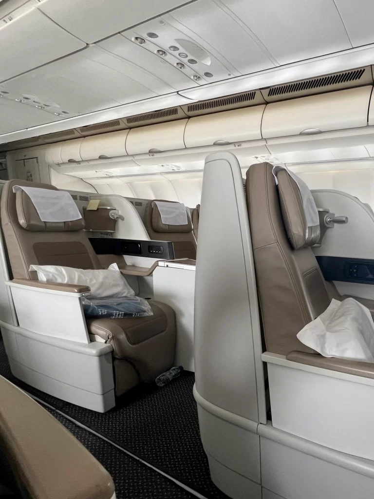 Indoor plane seatings